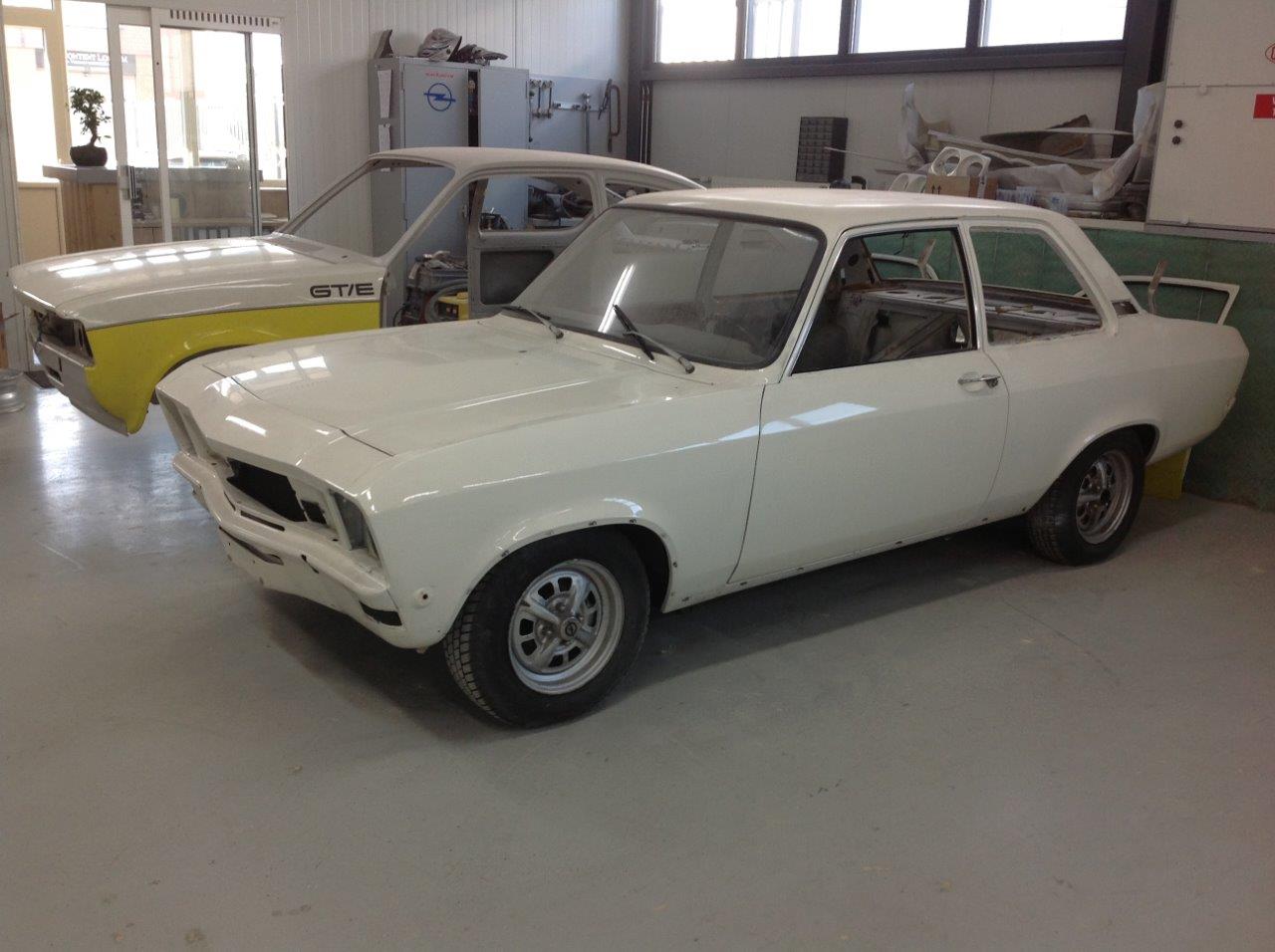 Opel Ascona A wit (132)