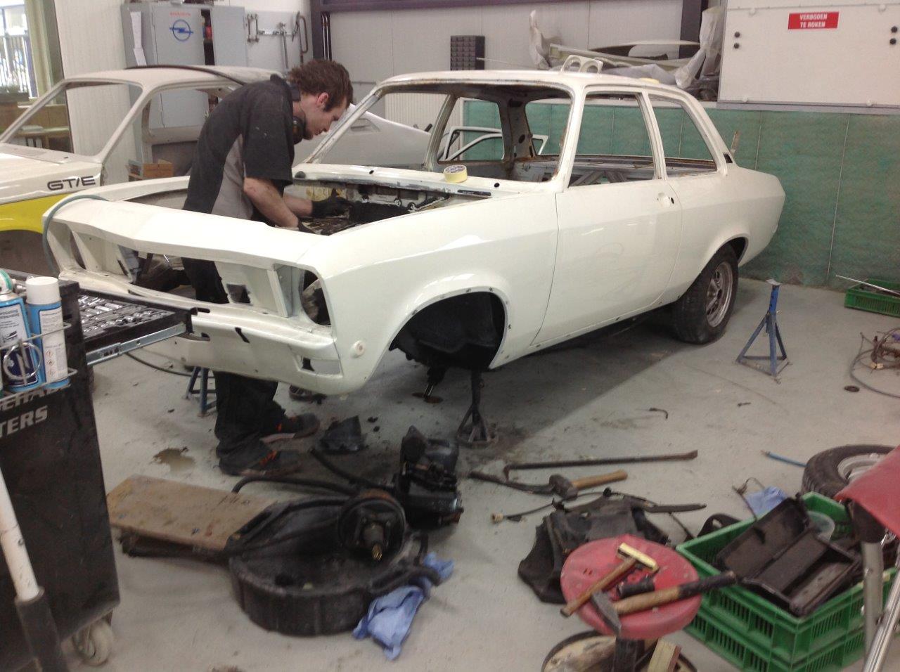 Opel Ascona A wit (148)