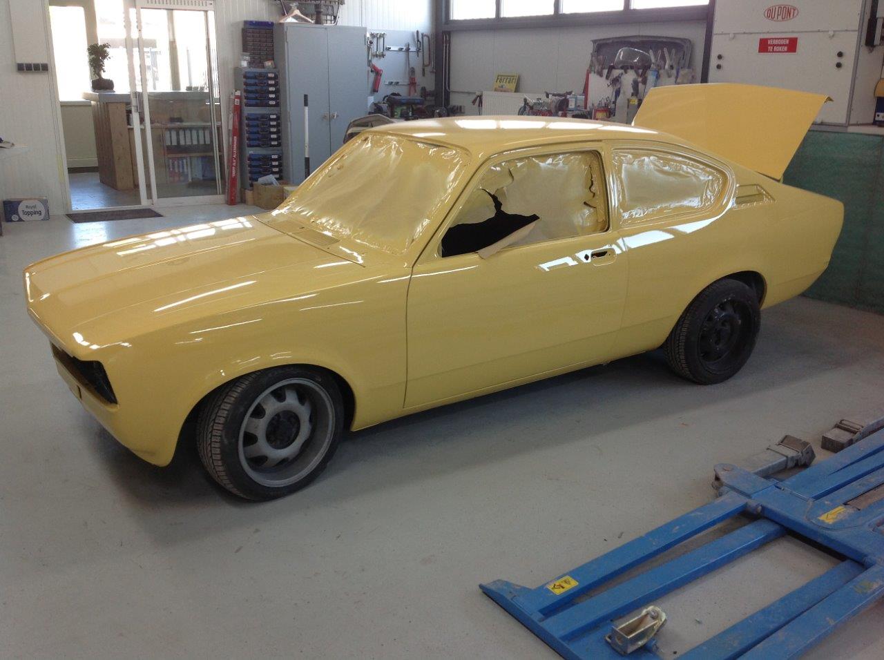 Opel Kadett C Coupe 20E geel (135)