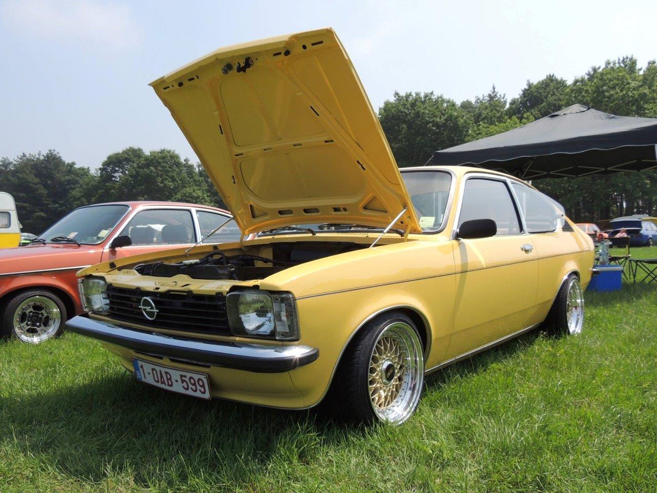 Opel Kadett C Coupe 20E geel (149)