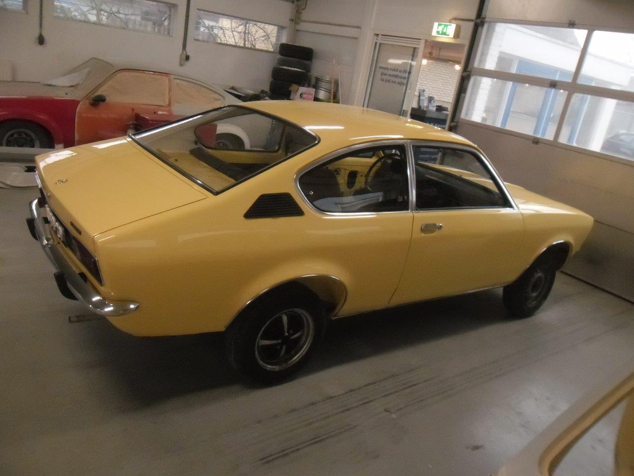 opelkadettccoupelichtgeel-5 (4)